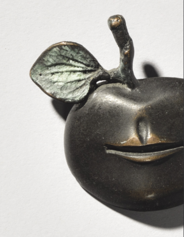 Broche Pomme Bouche par CLAUDE LALANNE (FRA/1925-2019), une oeuvre d'art expertisée par Morin Williams Expertise, vendue aux enchères.