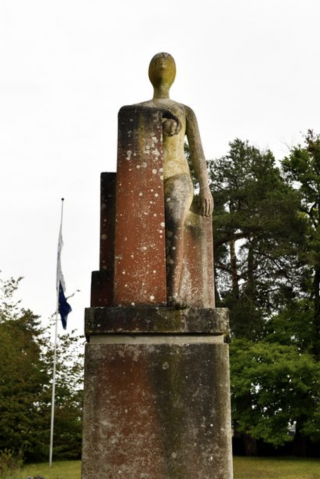 La Loi (bras droit posé sur une colonne) par FRANÇOIS-XAVIER LALANNE (FRA/1927-2008), une oeuvre d'art expertisée par Morin Williams Expertise, vendue aux enchères.